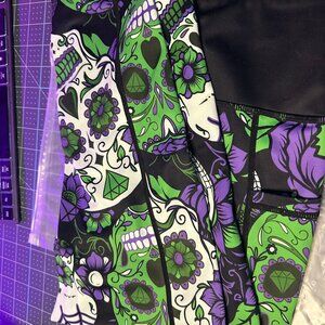 Constantly Varied Gear CVG size L Sugar skull capri leggings NIP.